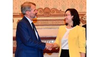 Vice Chairwoman of the HCMC People’s Committee Phan Thi Thang and Mr. Kyle Kelhofer, International Finance Corporation (IFC)'s Country Manager for Vietnam, Cambodia, and Lao PDR