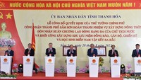 President Nguyen Xuan Phuc attends the ground-breaking of monument commemorating people officials, soldiers and students from the south who gathered in the northern region during the war. (Photo: SGGP)
