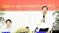 Chairman of the HCMC People’s Committee Phan Van Mai speaks at the meeting. 
