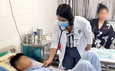 Một học sinh bị ngộ độc thực phẩm đang được theo dõi tại Bệnh viện Lê Văn Thịnh