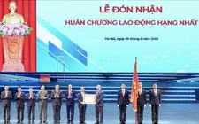 Tổng Bí thư Tô Lâm trao tặng Huân chương Lao động hạng Nhất cho Bộ GD-ĐT tại Lễ kỷ niệm 80 năm truyền thống ngành giáo dục được tổ chức cùng với Lễ khai giảng năm học mới vào sáng 5-9.