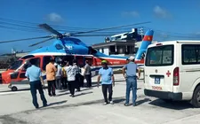 Trực thăng được gia đình bệnh nhân thuê để đưa người từ đảo Phú Quý vào TPHCM cấp cứu. Ảnh: NDCC