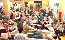 Một vụ ngộ độc tập thể làm nhiều người mắc phải nhập viện điều trị