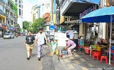 Phải trả lại vỉa hè cho người đi bộ