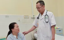 Ống thông truyền hóa chất bị đứt, trôi vào tim người phụ nữ