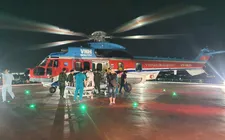 Trực thăng kịp thời đưa 2 bệnh nhân từ Trường Sa và Sinh Tồn về đất liền cấp cứu