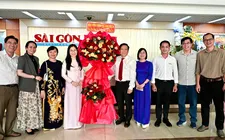 Đoàn đại biểu Đảng ủy UBND TPHCM đến chúc mừng Báo Sài Gòn Giải Phóng nhân kỷ niệm 101 năm Ngày Báo chí Cách mạng Việt Nam. Ảnh: VIỆT NGA