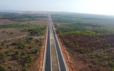 Đường ven biển Lâm Đồng “tắc” do vướng mỏ titan