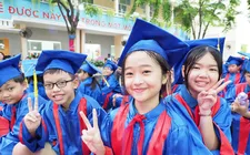 Học sinh khối lớp 5, Trường Tiểu học Trần Hưng Đạo hãnh diện và tự hào trong lễ trưởng thành