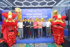 Đại diện lãnh đạo Tập đoàn Sailun và Công ty Lốp xe Sailun Việt Nam trong lễ khai trương cửa hàng Sailun Car Services Việt Trì
