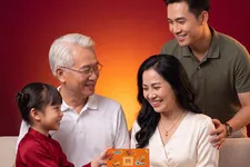Quà tặng vàng 24K Kim Gia Bảo Gift là món quà trọn vẹn tâm ý dành tặng ông bà, cha mẹ trong mùa lễ Vu lan