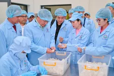 Đoàn đại biểu cấp cao Thủ đô Viêng Chăn tham quan Nhà máy Chế biến nguyên liệu Yến sào Sanvinest Khánh Hòa