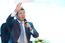 Ông Tsutomu Nara, Tổng giám đốc Ajinomoto Việt Nam giao lưu cùng sinh viên UFM. Ảnh: PV Hữu Hạnh