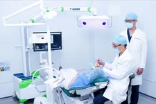 Nha Khoa Kim mở cửa xuyên trưa: Trồng răng Implant với thời gian cấy chỉ 5-10 phút/trụ
