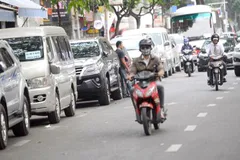 TP.HCM: giữ xe máy giá cao, giữ ôtô giá thấp