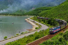 Tàu Thống Nhất lên đỉnh bảng tuyến tàu hỏa đẹp nhất thế giới