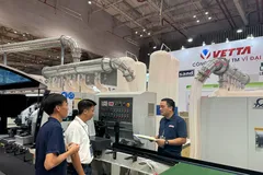 Các doanh nghiệp đang trao đổi tại triển lãm 