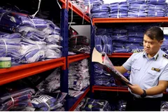 Thu giữ 6.500 bộ quần áo giả nhãn hiệu Nike, Adidas