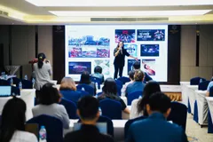 Bà Nguyễn Phương Nga chia sẻ tại hội thảo