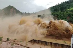 Thủy điện cấp tốc xả lũ trên dòng sông Mã ngày 1-8