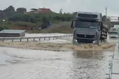 Cao tốc Phan Thiết - Dầu Giây tạm đóng do ngập sâu