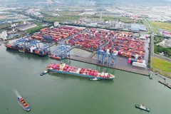 Các doanh nghiệp cảng chủ động triển khai các biện pháp bảo vệ cầu cảng, kho bãi, thiết bị và hàng hóa khi bão có khả năng ảnh hưởng trực tiếp