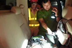 Đo nồng độ cồn phát hiện nhiều thanh niên 'phê' ma túy và mang theo súng