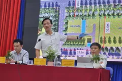 Phó Chủ tịch UBND quận 12 Đậu An Phúc trả lời người dân