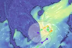 Bão số 15 di chuyển chậm, áp thấp nhiệt đới Nam Biển Đông tăng tốc