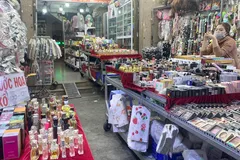 Mỹ phẩm trôi nổi len lỏi khắp nơi