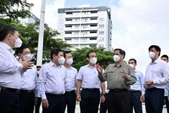 Đoàn công tác do Thủ tướng Chính phủ Phạm Minh Chính làm trưởng đoàn đã đến kiểm tra công tác phòng, chống dịch tại Khu cách ly Ký túc xá Đại học Quốc gia TPHCM. Ảnh: Zing