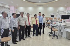 Đoàn công tác tham quan Viện Khoa học sức khỏe