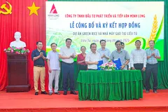 Lãnh đạo xã Liêu Tú và chủ đầu tư ký kết triển khai dự án Du lịch canh nông Green Rice