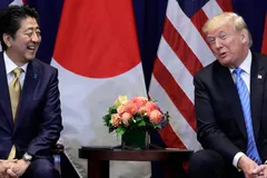 Cựu thủ tướng Shinzo Abe đã thành công trong việc duy trì liên minh Mỹ-Nhật với tổng thống Donald Trump khi ông còn tại vị. Ảnh: Evan Vucci/AP