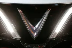 The VinFast logo is seen on a car during the first press day of the Paris auto show, in Paris, France, on Oct 2, 2018. (Photo: REUTERS/Regis Duvignau)