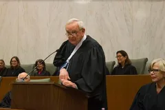 '1-0' nghiêng về ông Donald Trump trong cuộc điều tra hồ sơ mật