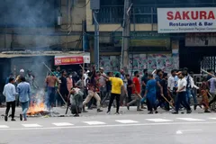 Người biểu tình chiếm giữ đường phố tại Dhaka, Bangladesh, ngày 4/8/2024. ẢNH: Reuters