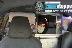 Bức ảnh không ghi ngày tháng này do Sở Cảnh sát New York công bố cho thấy nghi phạm trong vụ nổ súng chết người vào thứ Tư nhắm vào Tổng giám đốc điều hành của UnitedHealthcare Brian Thompson. Một phần của bức ảnh đã bị làm mờ bởi nguồn. (The Associated Press) 