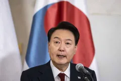 Ông Yoon Suk Yeol đang phải đối mặt với một cuộc điều tra hình sự vì cáo buộc nổi loạn, đây là vụ án đầu tiên như vậy chống lại một tổng thống Hàn Quốc đương nhiệm. | BLOOMBERG