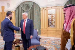 Tổng thống Donald Trump gặp Tổng thống Syria Ahmed al-Sharaa tại Riyadh, Ả Rập Xê Út. (SPA)