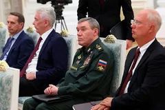 Các quan chức chính phủ và lãnh đạo quân sự đã tham dự cuộc họp với Tổng thống Nga Vladimir Putin tại dinh thự của ông ở Moscow vào 14-8. Ảnh: Văn phòng Tổng thống Nga