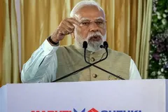 Narendra Modi phát biểu trước khán giả trong buổi ra mắt dây chuyền lắp ráp mới của Maruti Suzuki dành cho Suzuki e-Vitara, mẫu xe điện đầu tiên của Maruti, tại nhà máy Hansalpur, cách Ahmedabad khoảng 80 km, thuộc bang Gujarat, Ấn Độ vào ngày 26 tháng 8 năm 2025.