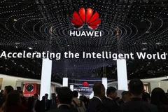 Du khách tham quan gian hàng của Huawei tại Barcelona, Tây Ban Nha ngày 3/3/2025. Ảnh: THX/TTXVN