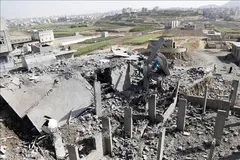 Cảnh tàn phá sau cuộc không kích tại Sanaa, Yemen. Ảnh tư liệu: THX/TTXVN