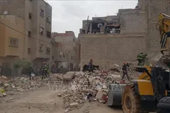 Lực lượng cứu hộ tại hiện trường vụ sập 2 tòa nhà liền kề ở thành phố Fes, Đông Bắc Maroc ngày 10-12. Ảnh: THX/TTXVN