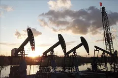 Giàn khoan dầu tại tỉnh Hắc Long Giang, Trung Quốc. Ảnh: THX/TTXVN