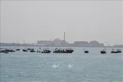 Tàu của Lực lượng Vệ binh Cách mạng Hồi giáo Iran (IRGC) di chuyển trên vịnh Persian ở gần Bushehr, Iran. Ảnh tư liệu - minh họa: THX/TTXVN