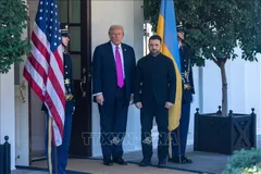 Tổng thống Mỹ Donald Trump trong cuộc gặp người đồng cấp Ukraine Volodymyr Zelensky tại Washington DC., ngày 17-10. Ảnh tư liệu: THX/TTXVN