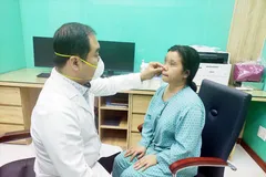 Khó quản bác sĩ 'dỏm' trên mạng