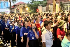 Người dân háo hức chờ xem Tổng duyệt cấp Nhà nước diễu binh, diễu hành
